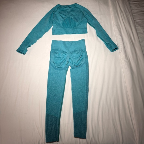 Teal Long Sleeve Crop Top and Leggings Set - Women's size medium - Picture 6 of 7